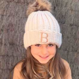 Gorro personalizado Pom pom Inicial