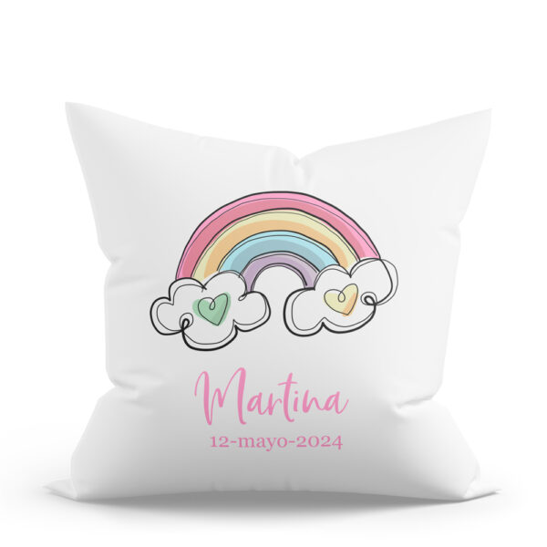 COJÍN PERSONALIZADO ARCOÍRIS CORAZONES