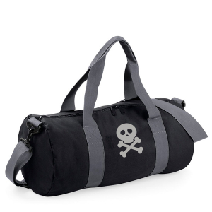 CALAVERA EN LA PARTE DELANTERA DE LA BOLSA Y NOMBRE EN LA PARTE DE ATRÁS
