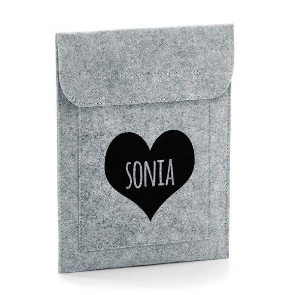 FUNDA TABLET PERSONALIZADA FIELTRO CORAZÓN NOMBRE DENTRO