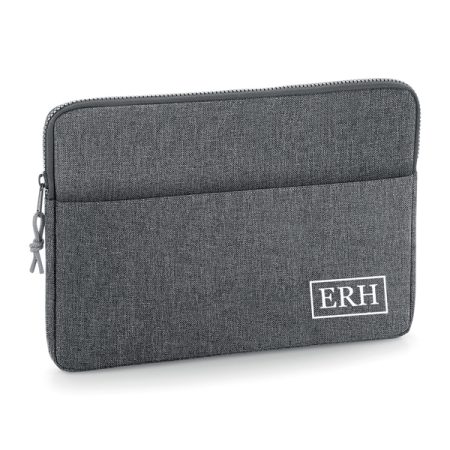 Funda-portatil-personalizada-boston-gris-iniciales-rectangulo-abajo-derecha