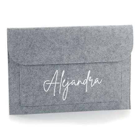 Funda-portatil-personalizada-fieltro-gris-nombre-centrado-grande