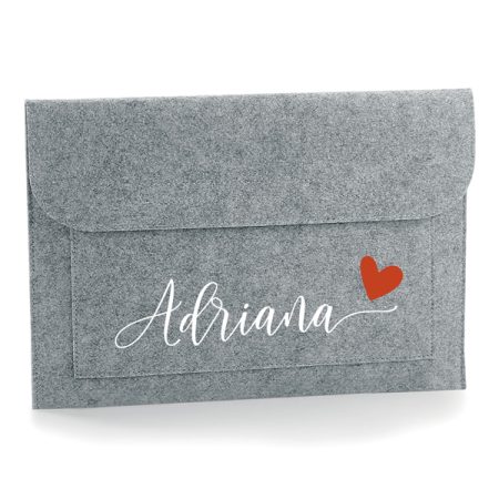 Funda-portatil-personalizada-fieltro-gris-nombre-corazon