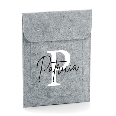 Funda-tablet-personalizada-fieltro-gris-inicial-nombre-encima