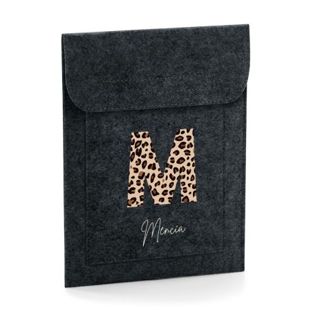 Funda-tablet-personalizada-fieltro-gris-oscuro-inicial-leopardo